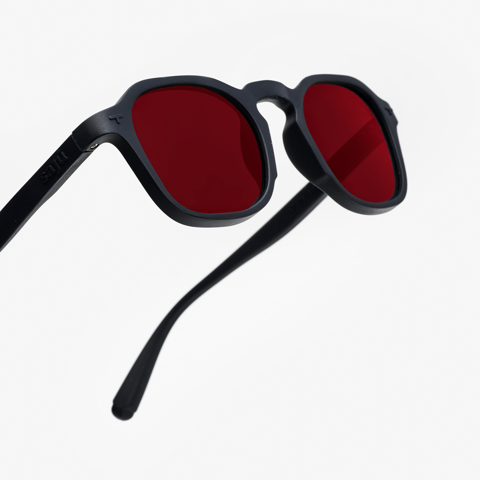 Belucci Black - Lentes Rojos