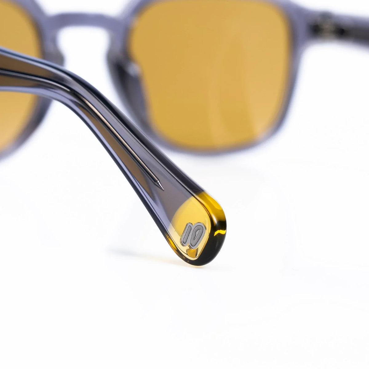 Las Calidosas Gray - Yellow Lens