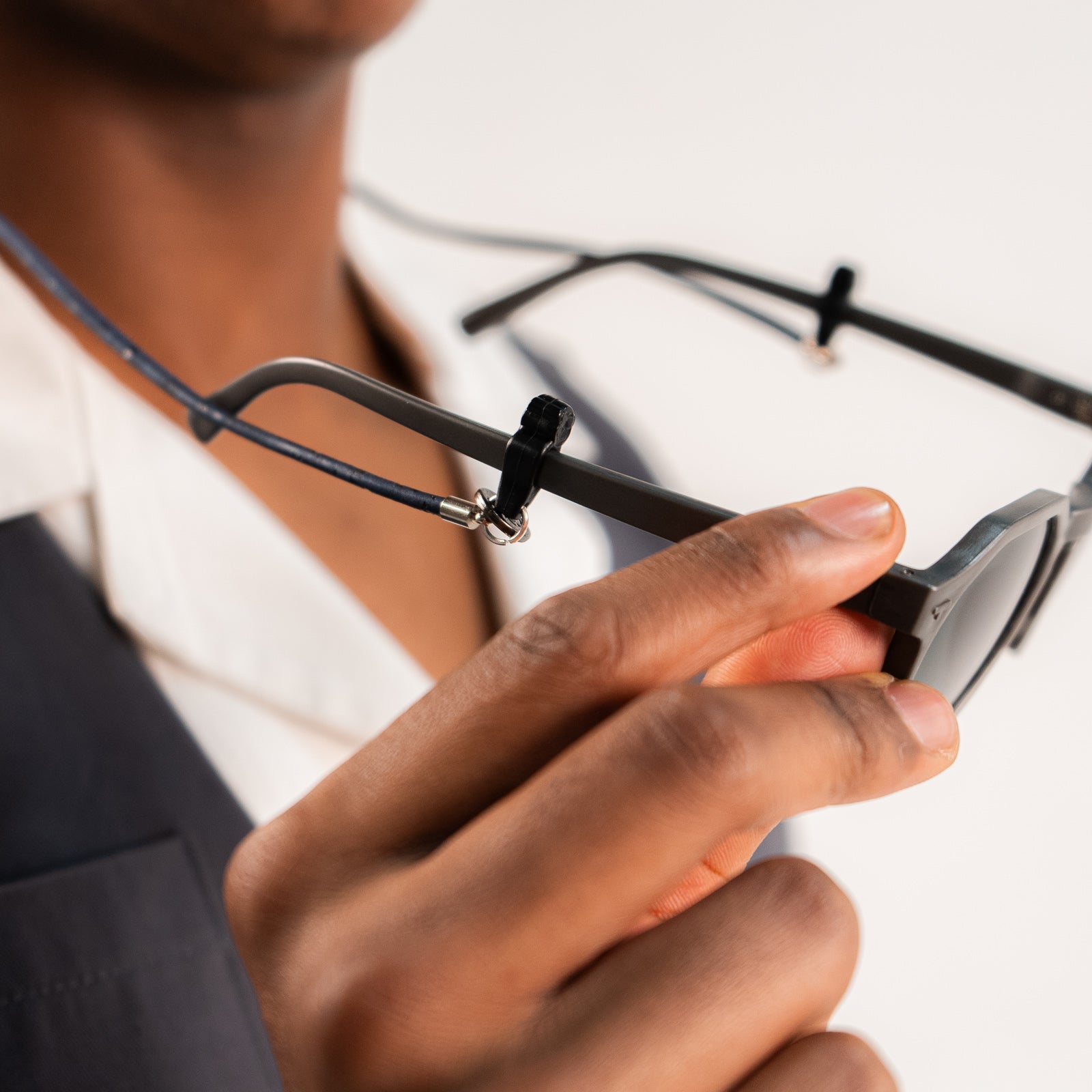 Cuelga Gafas Alcornoque - Sajú Colombia