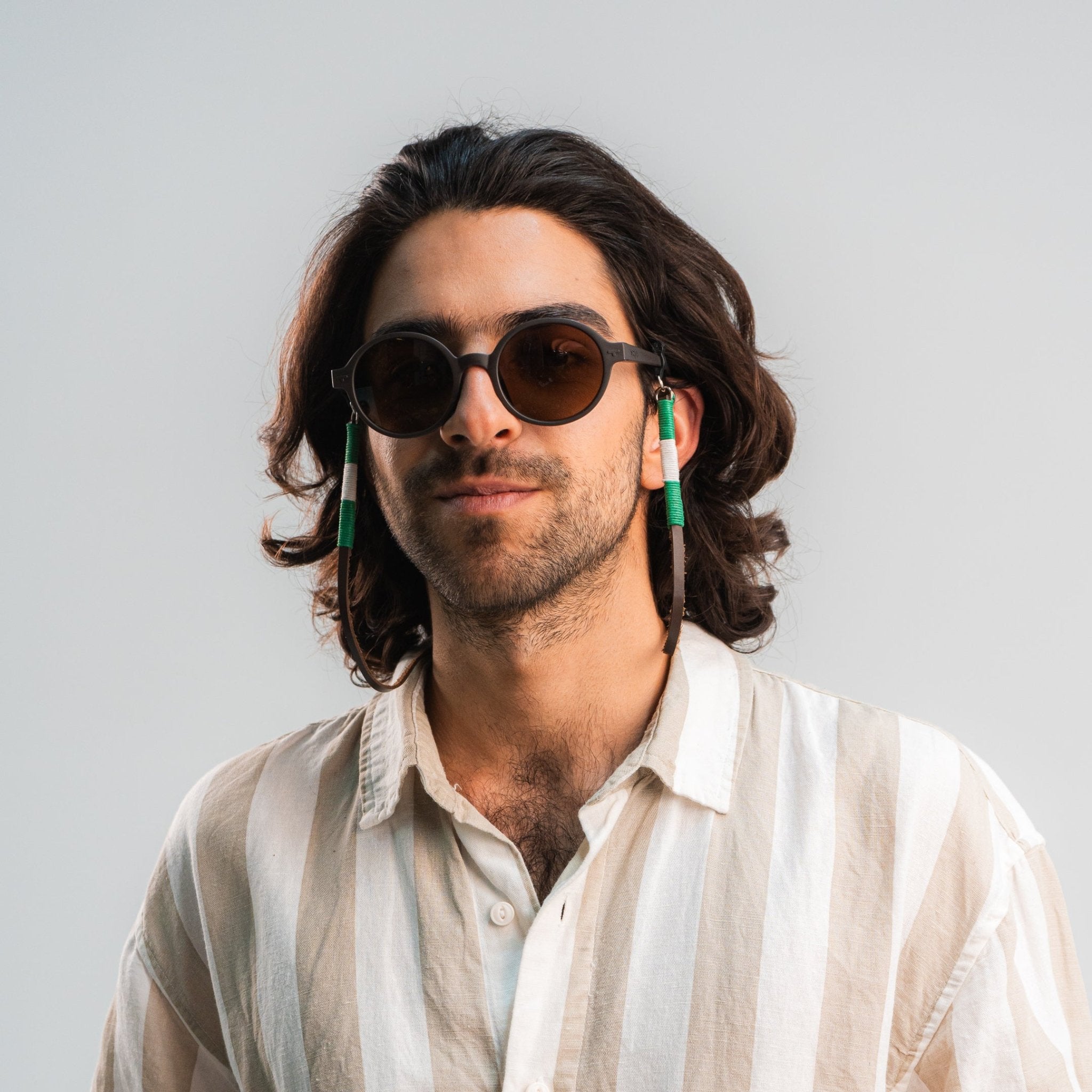 Cuelga Gafas Cuero Bordado - Sajú Colombia