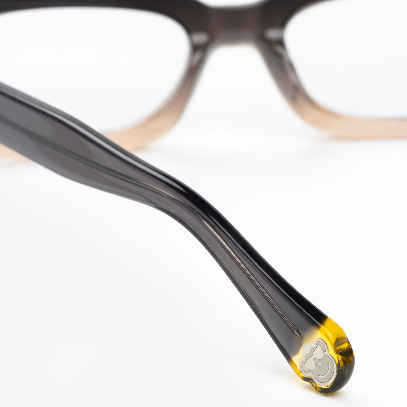 Idol Gradient Brown Formuladas - Sajú Colombia