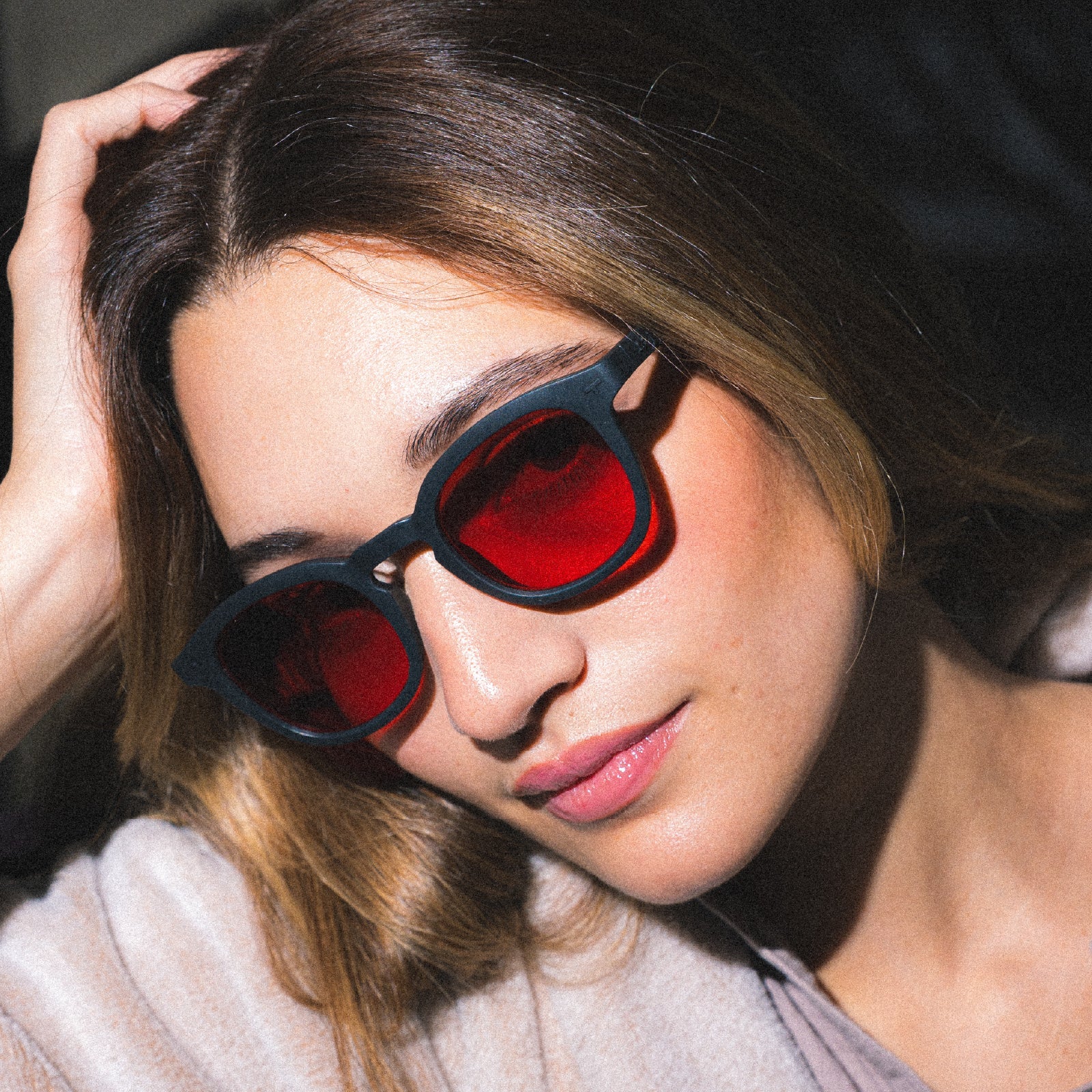 Belucci Black - Lentes Rojos