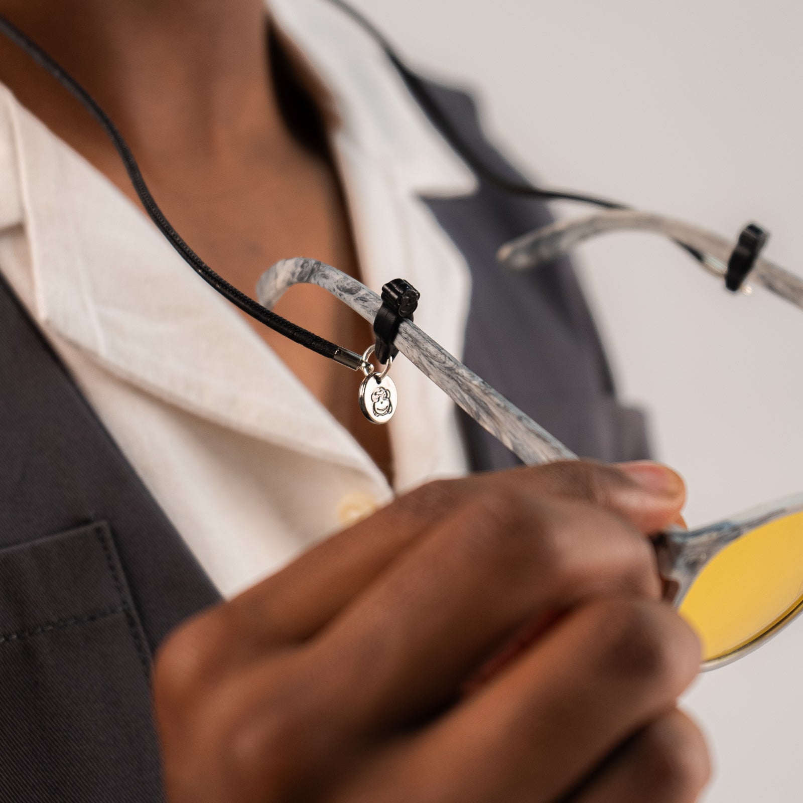 Cuelga Gafas Alcornoque - Sajú Colombia