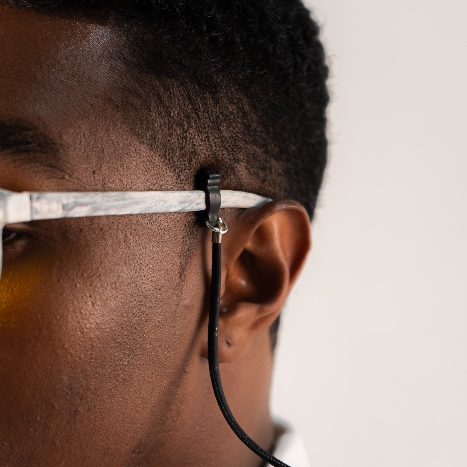 Cuelga Gafas Alcornoque - Sajú Colombia