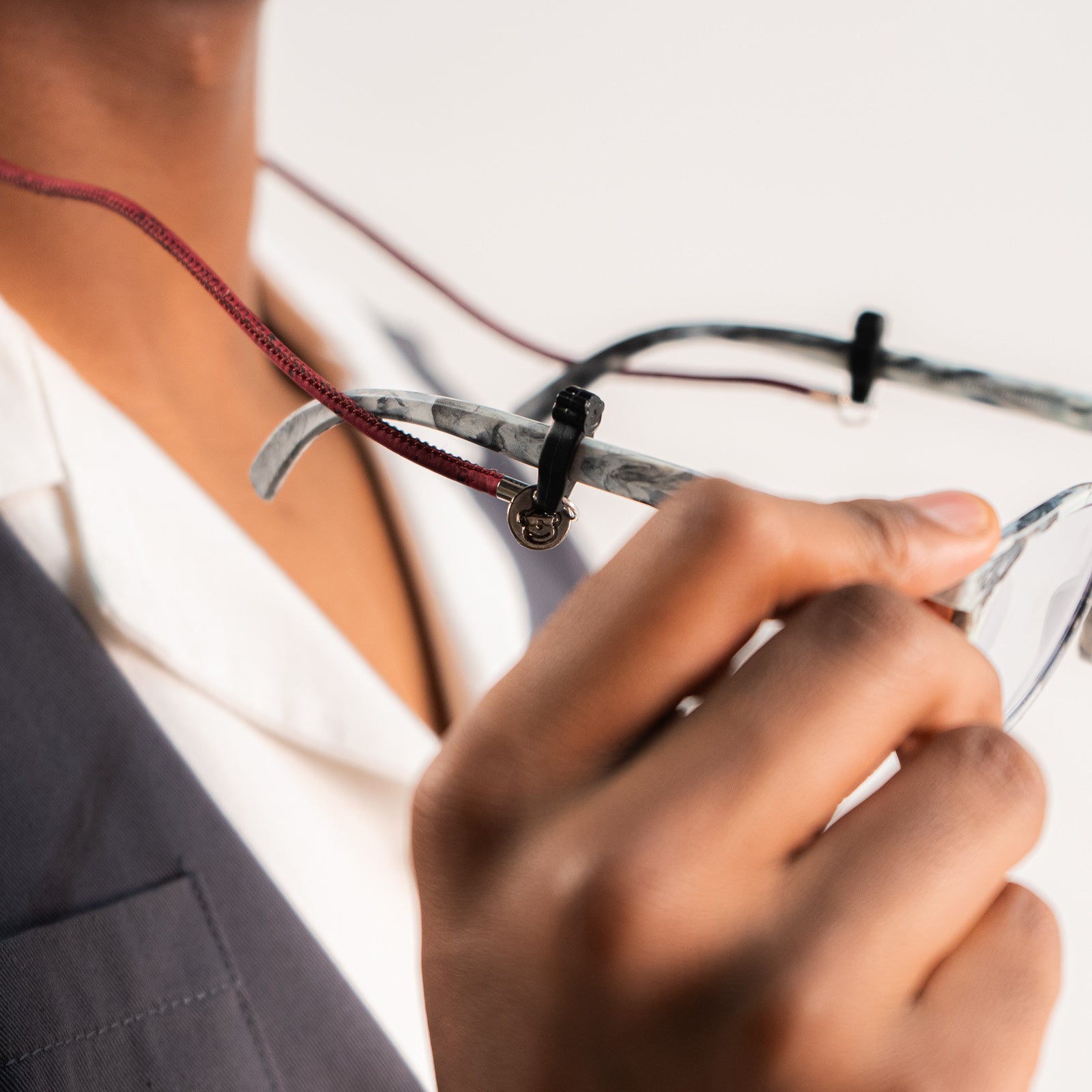 Cuelga Gafas Alcornoque - Sajú Colombia
