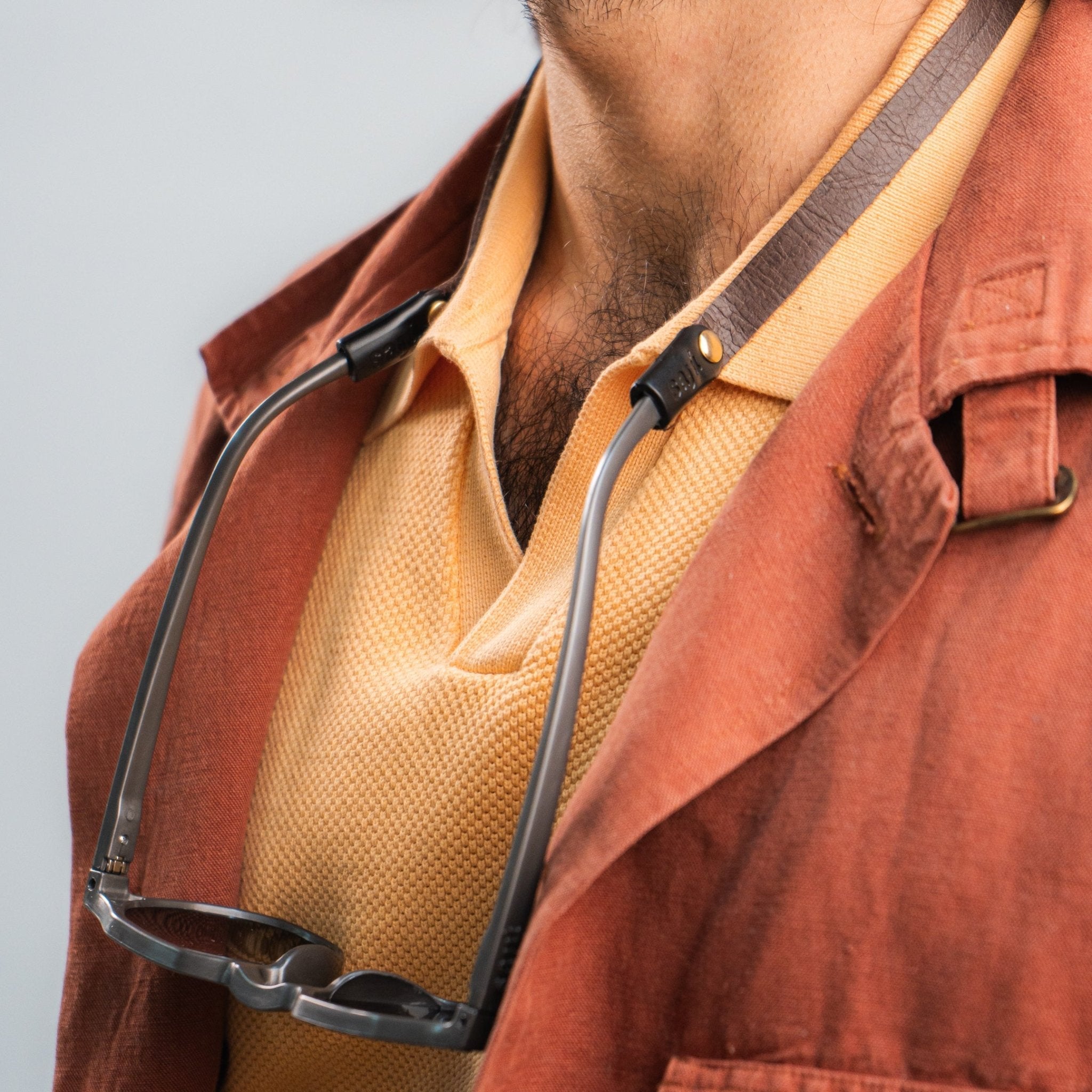 Cuelga Gafas Plain Leather - Sajú Colombia