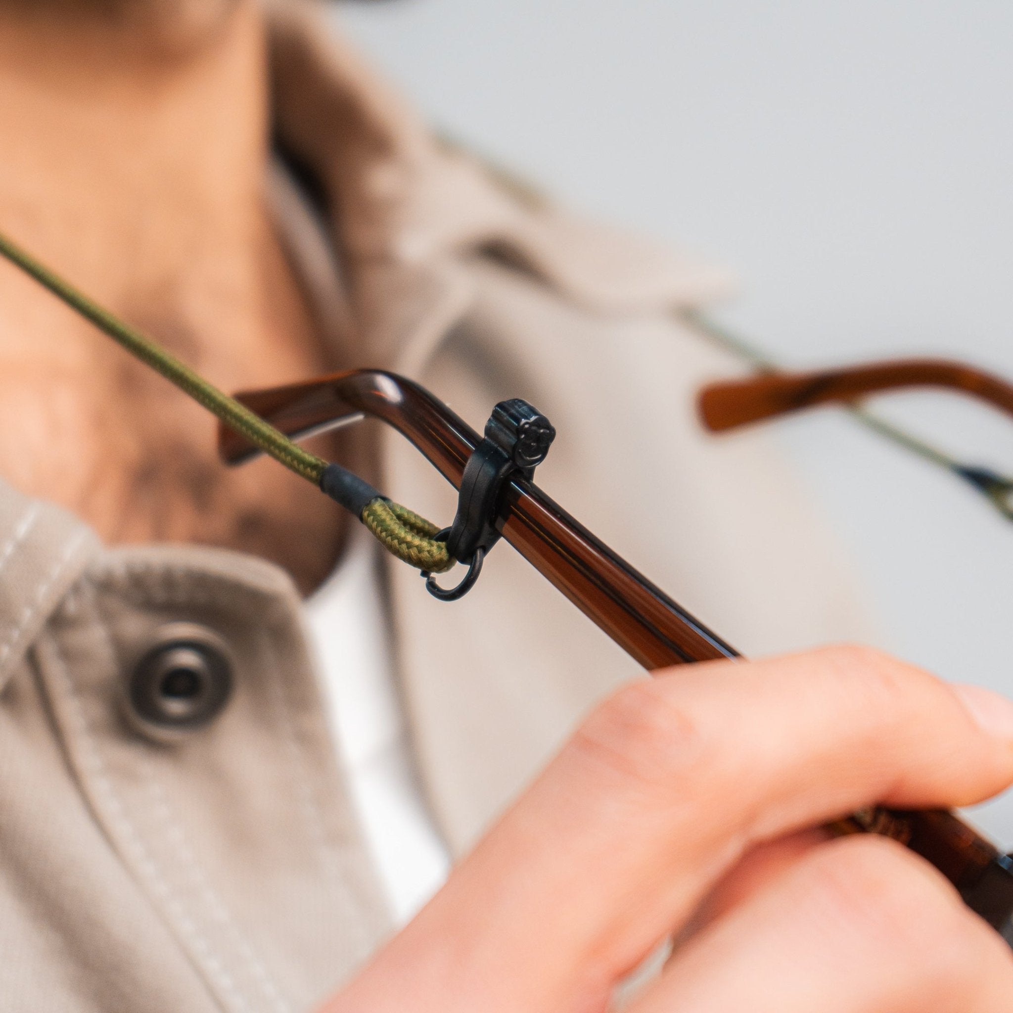 Cuelga Gafas Slim Light - Sajú Colombia