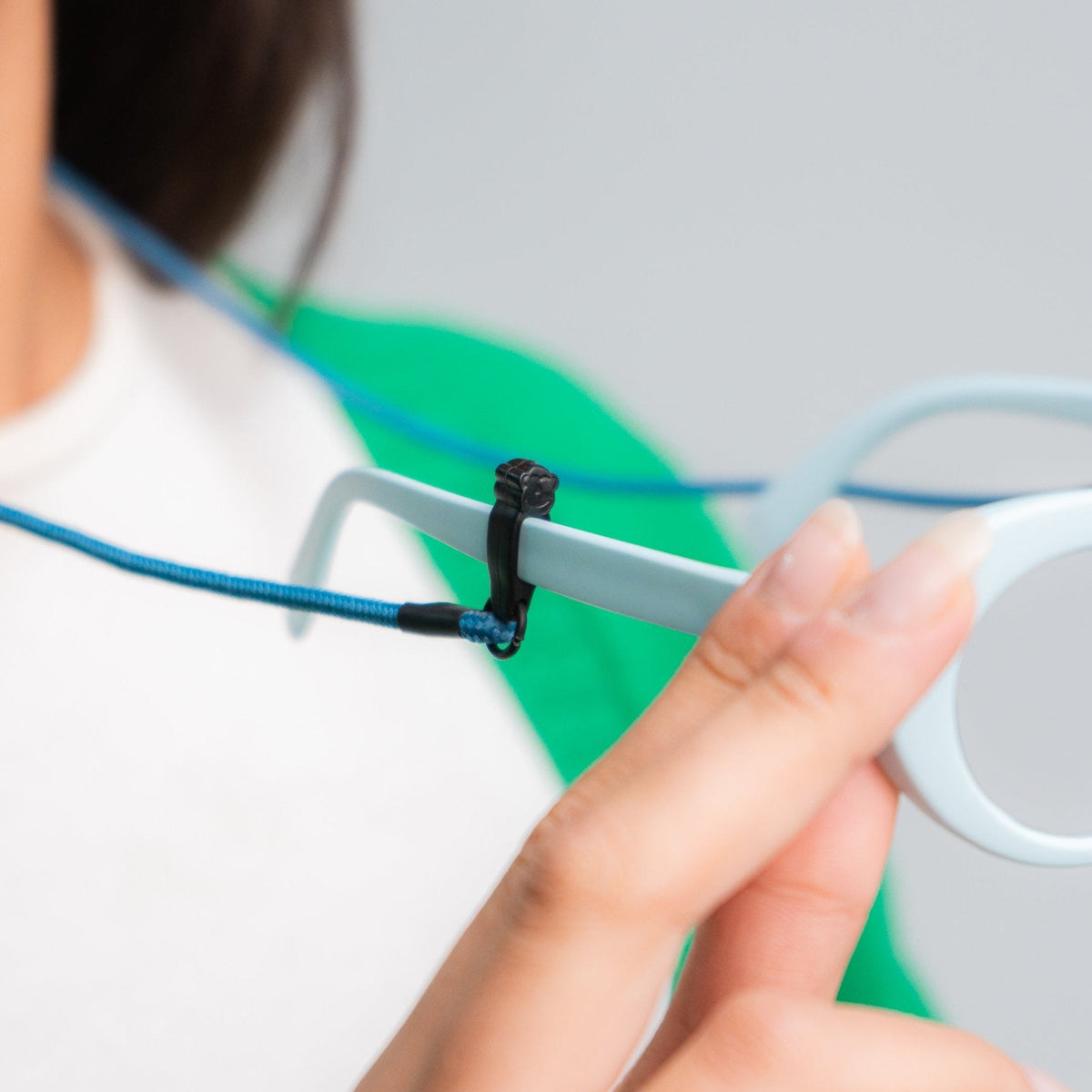 Cuelga Gafas Slim Light - Sajú Colombia